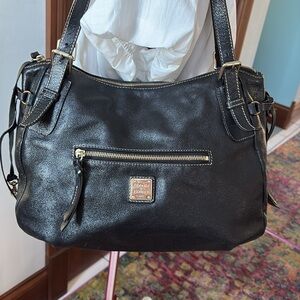 Dooney and Bourke  shoulder bag Lg. Leather  black  every day. & year around bag